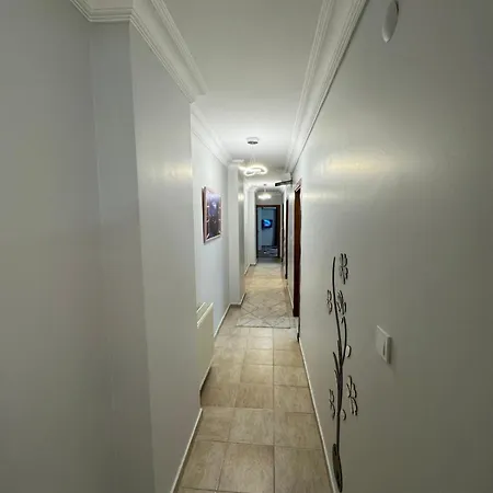 Lägenhet Luxurious In Sisli Area, Three And A Living